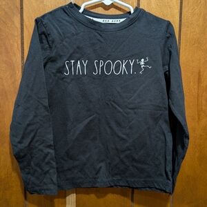 ✳️10for20✳️Rae Dunn Black 'Stay Spooky' Kids Long Sleeve Tee